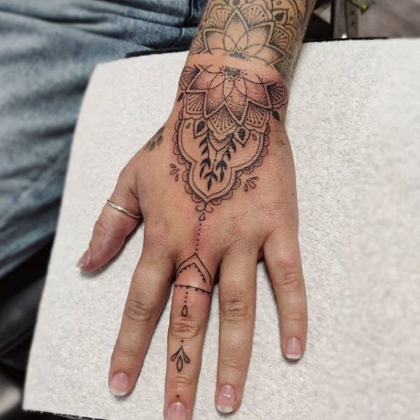 Ornamental hand  fingers  Los Angeles   anaischabanetattoohotmailcom              tattoo  ornamentaltattoo  Instagram